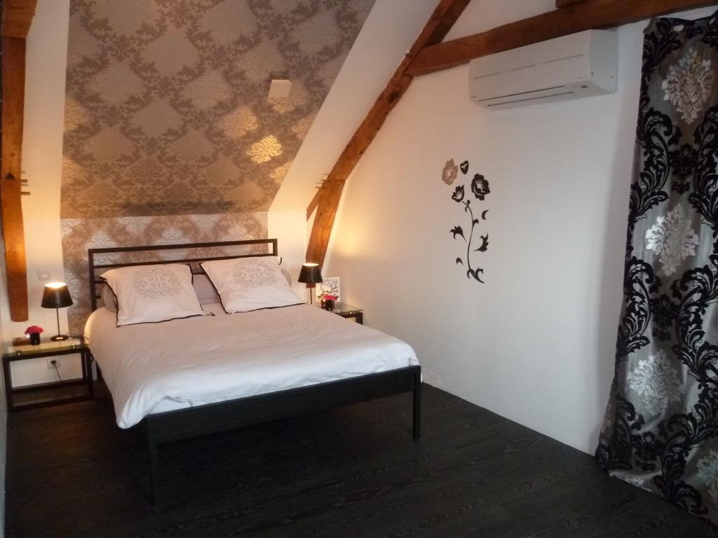 Domaine De La Basse Orme Bed & Breakfast Les Iffs Стая снимка